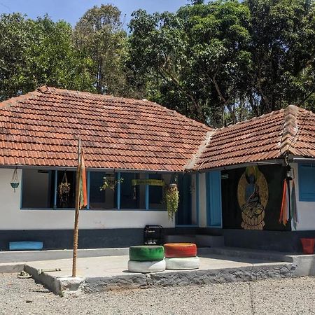 Crossroads Hostel 1957 Kalpetta Bagian luar foto