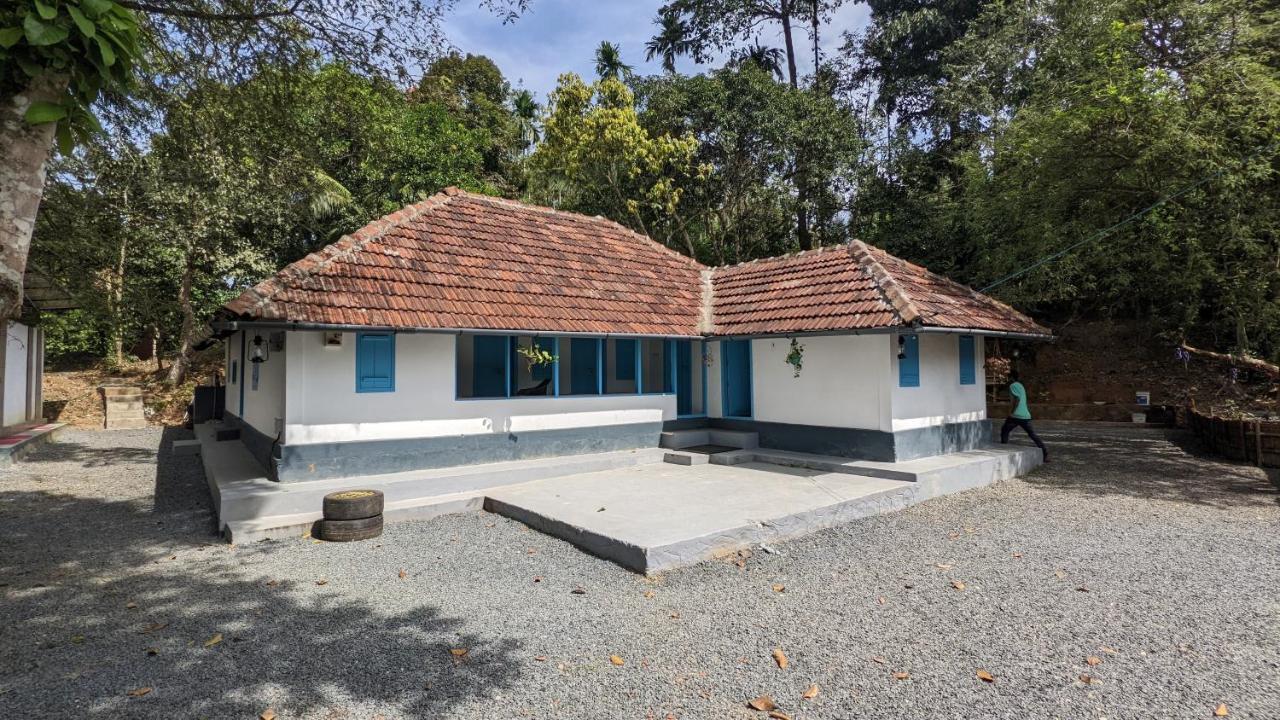 Crossroads Hostel 1957 Kalpetta Bagian luar foto