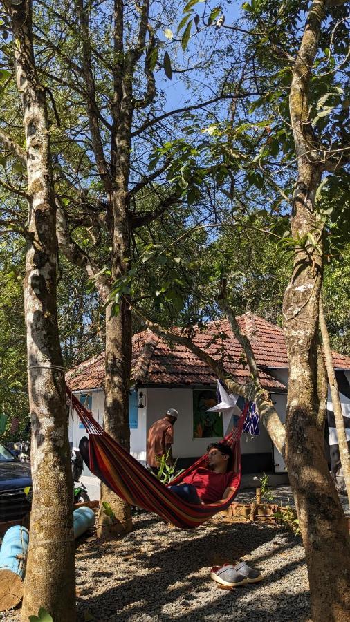 Crossroads Hostel 1957 Kalpetta Bagian luar foto
