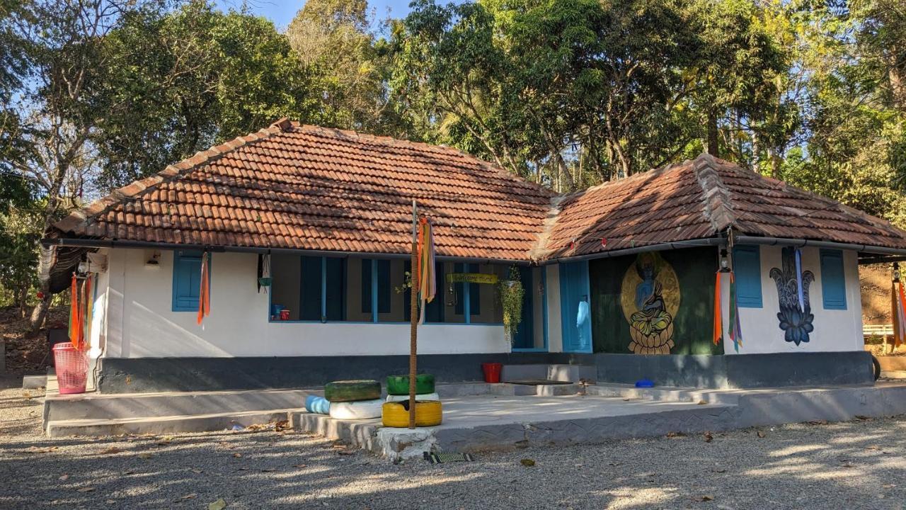 Crossroads Hostel 1957 Kalpetta Bagian luar foto