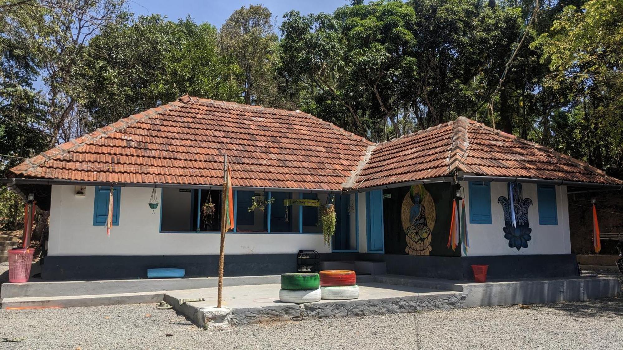 Crossroads Hostel 1957 Kalpetta Bagian luar foto